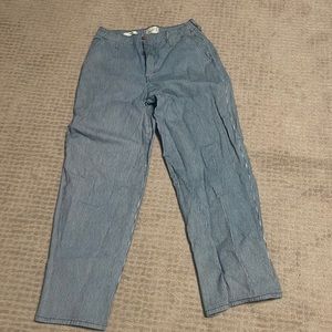 A relaxed straight pants